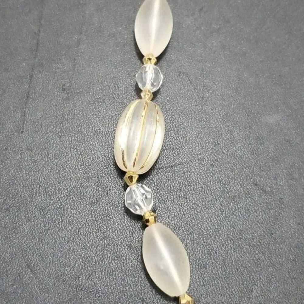 Vintage clear beaded necklace 26